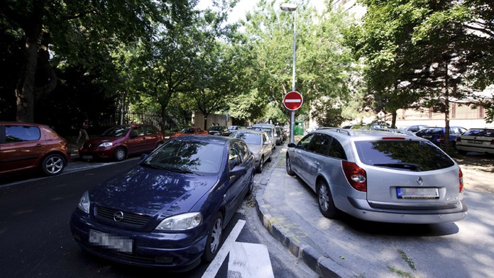 Aj takto sa parkuje v Bratislave.