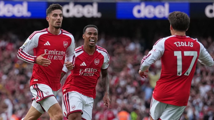 Obhajca titulu ťažký test zvládol, bezchybnú bilanciu má aj po londýnskom derby. United len s remízou