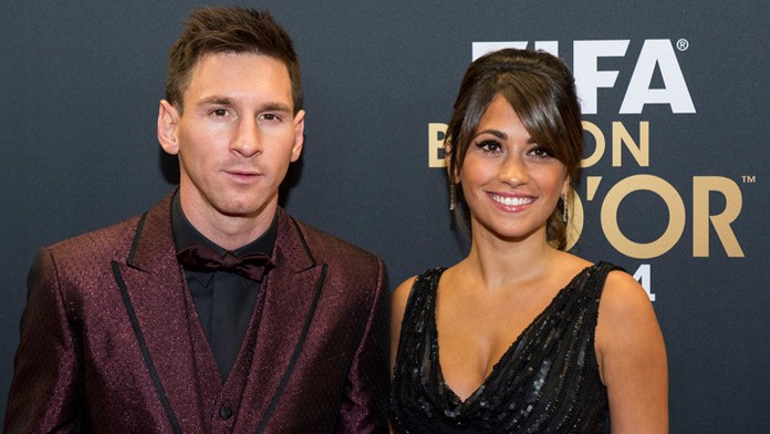 Argentínčan Lionel Messi a manželka na archívnej snímke.