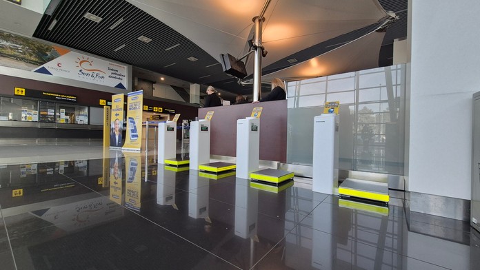 Ryanair v Bratislave spúšťa veľkú novinku. Cestujúci budú na letisku čakať oveľa menej