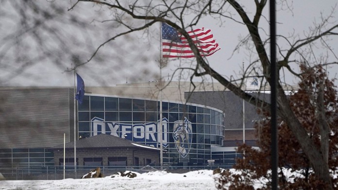 Pohľad na Oxford High School v obci Oxford, kde 15-ročný študent zastrelil troch spolužiakov.