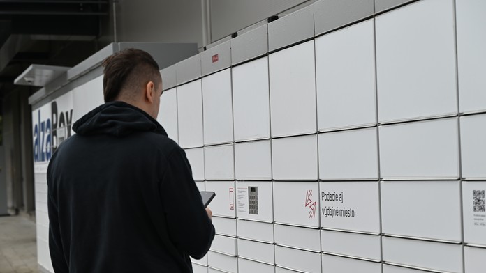 Dlhé doručovanie a plné boxy: Slováci zápasia s problémami pri vyzdvihovaní zásielok
