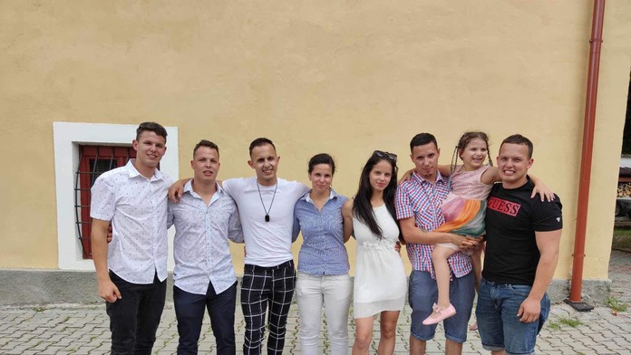 Sedem súrodencov hľadá svoju sestru.