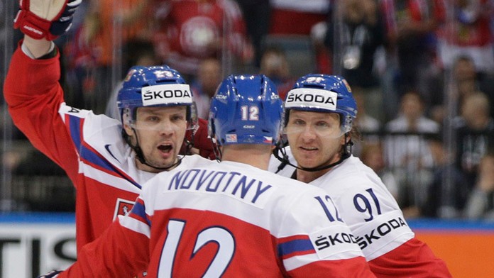 Ondřej Nemec (vľavo) na archívnej snimke s Jiřím Novotným (v strede) a Martinom Eratom.