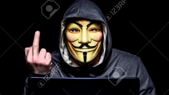 Peťa Nitka - prvá československá transgender modelka.