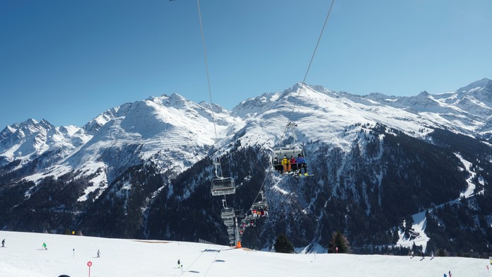 Lyžiarske strediská v Rakúsku dvíhaju ceny. Prehľad najlacnejších a najdrahších skipasov