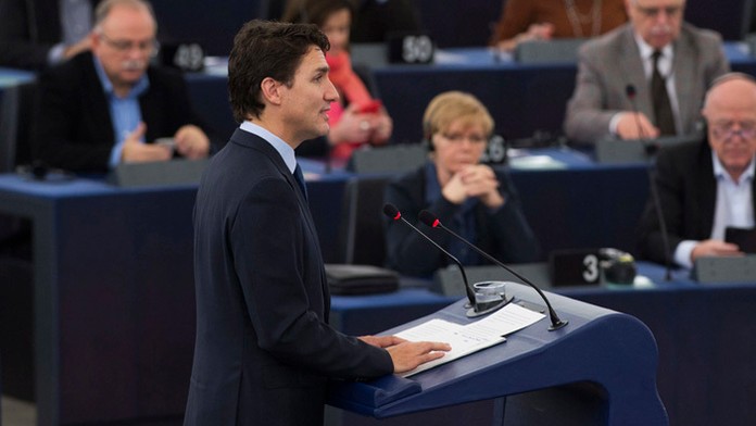 Kanadský premiér Justin Trudeau na pôde Európskeho parlamentu.