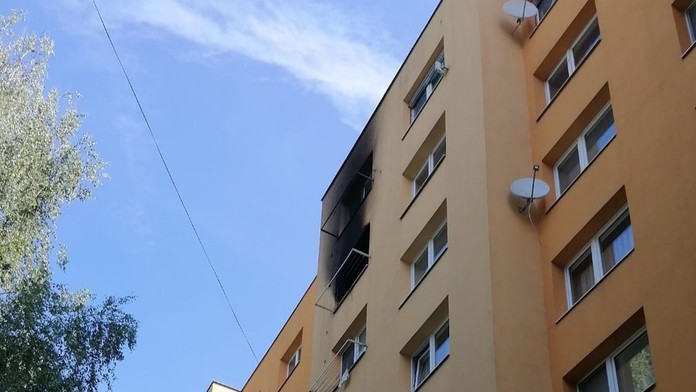 FOTO: Dramatické ráno v Žiline. Požiar na sídlisku Vlčince úplne zničil byt