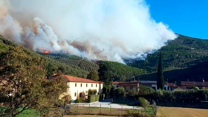 Mya-Lecia Naylor (vľavo)