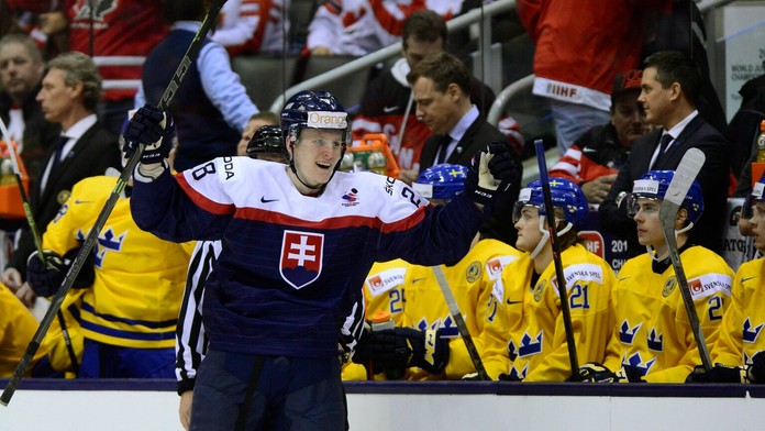 Na snímke slovenský útočník Pavol Skalický oslavuje gól