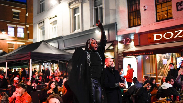 S neskoršou hodinou nemali viacerí problém odviazať sa.