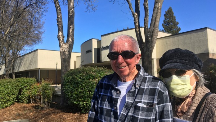 Béla Bugár preberá hlasovacie lístky.