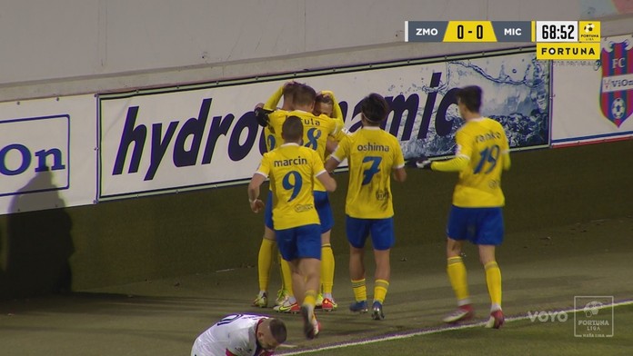 Radosť hráčov Michaloviec po strelení gólu.