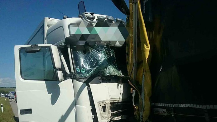 Hrozivá zrážka kamiónov.