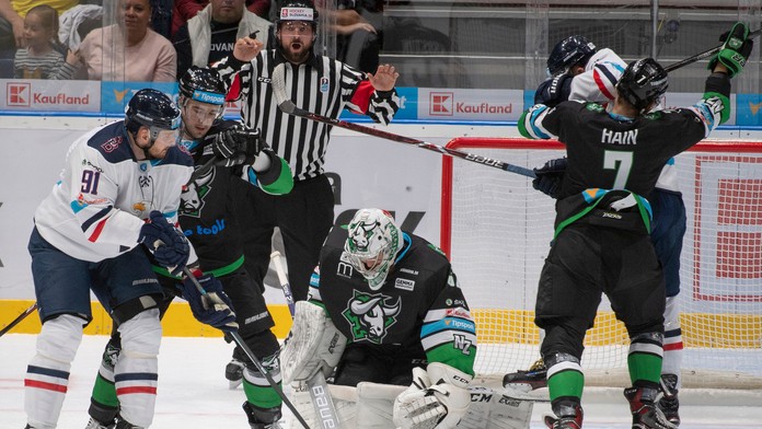 Zľava Matic Podlipnik, Tomáš Zigo a Michal Sersen zo Slovana oslavujú gól proti Novým Zámkom.