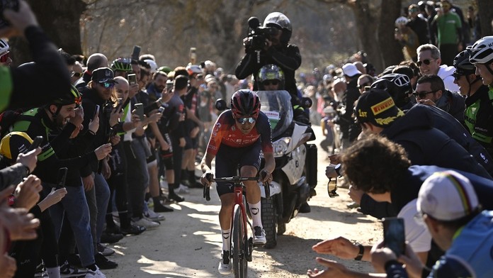 Epické štrkové preteky ovládol britský multitalent, Sagan nestačil v najťažších pasážach
