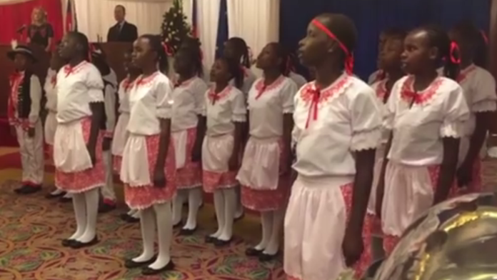 Deti z Kene spievajú slovenské piesne