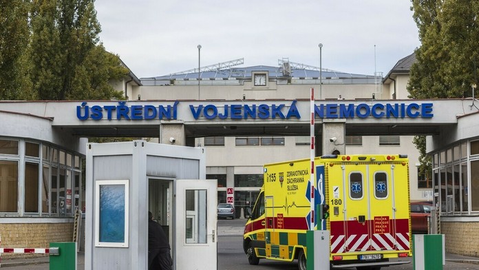 Miloš Zeman leží v Ústrednej vojenskej nemocnici v Prahe