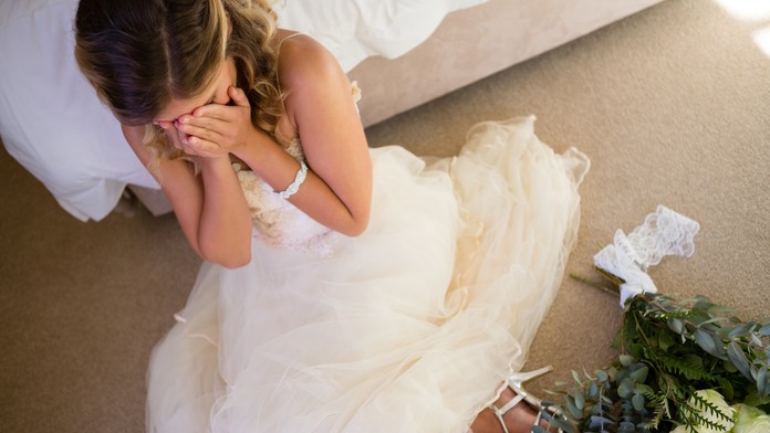 Španiel si založil zvláštny biznis. Za nie malý poplatok kazí svadby na prenájom