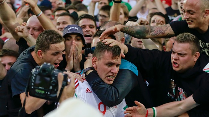 Maďar Ádám Szalai sa teší po strelení úvodného gólu do rakúskej siete na ME vo Francúzsku.