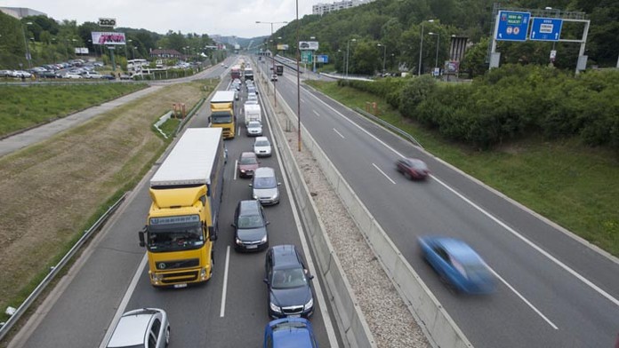 Veľké zdržanie v Bratislave. Pre nehodu za Mostom Lanfranconi uzatvárajú tunel Sitina