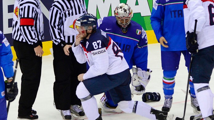 Útočník Marcel Haščák po zranení talianskeho obrancu