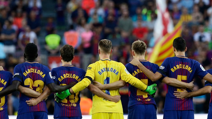 Hráči Barcelony pred duelom s Betisom Sevilla.