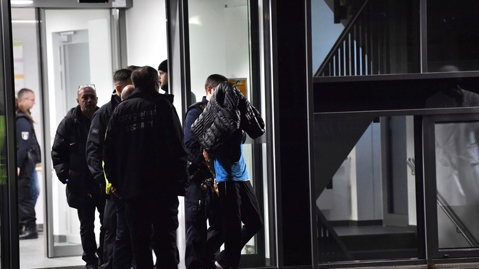 Tomáš Tatar (v strede) oslavuje so spoluhráčmi z Montrealu gól proti Washingtonu.