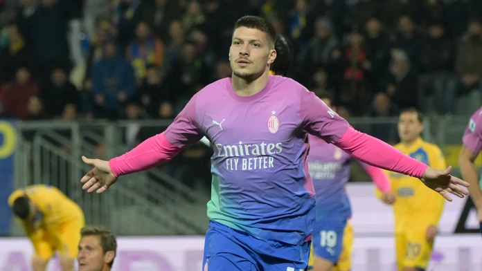AC Miláno uspelo v gólovo bohatom zápase a upevnilo si tretiu priečku v tabuľke