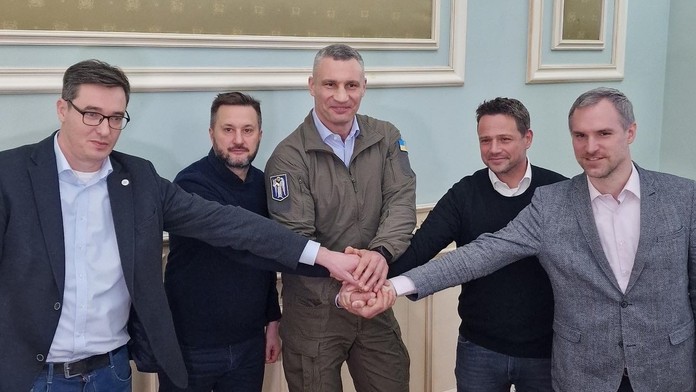 Primátori hlavných miest V4 navštívili Kyjev.