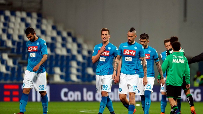 Sklamaní hráči Neapola, druhý sprava Marek Hamšík.