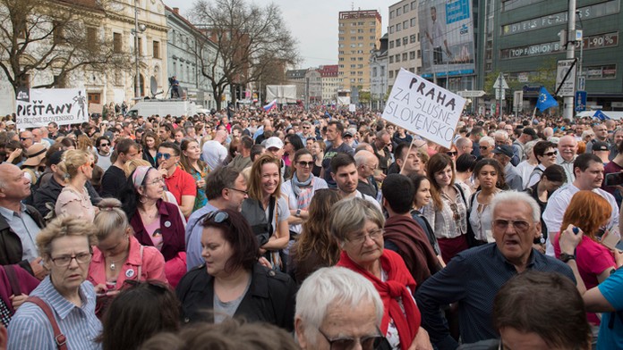 Protestné zhromaždenie Za slušné Slovensko v Bratislave.