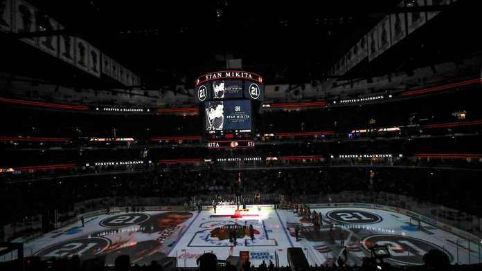 Štadión v Chicagu pred duelom s Torontom si uctieva pamiatku Stana Mikitu.