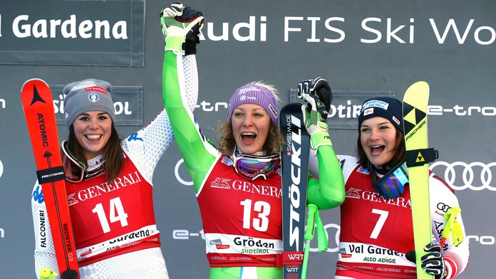 Tri najlepšie lyžiarky zjazdu vo Val Gardene - zľava Nicol Delagová, Ilka Štuhecová a Ramona Siebenhoferová.