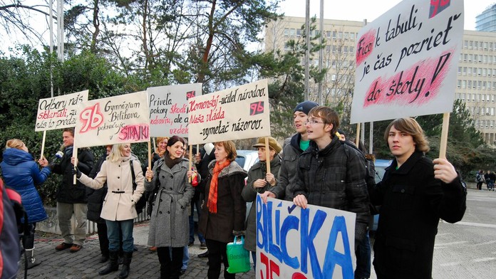 Protestné stretnutie učiteľov pred Úradom vlády SR 5. decembra 2012 v Bratislave. 