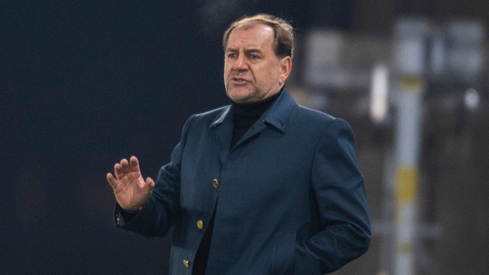 Tréner ŠK Slovan Vladimír Weiss.