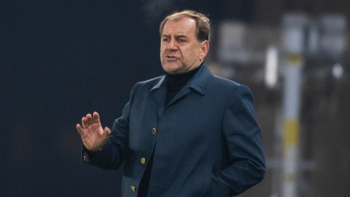 Tréner ŠK Slovan Vladimír Weiss.