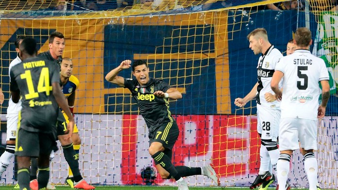 Cristiano Ronaldo v zápase Juventusu s Parmou.