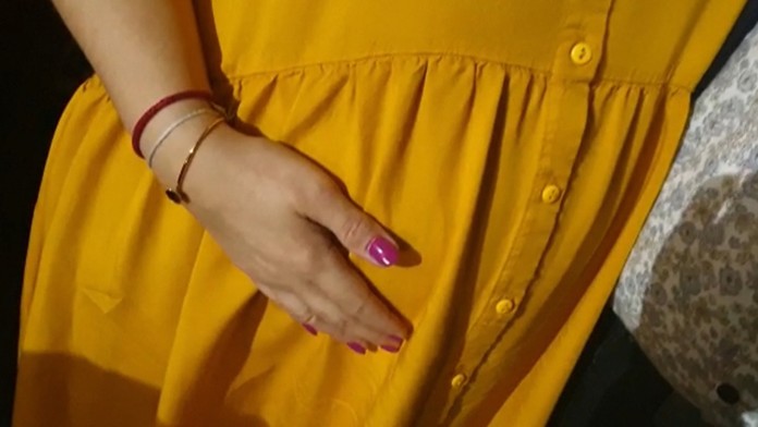 Na snímke z 8. júna 2018 potápači zbierajú plasty a iný odpad v Červenom mori v letovisku Šarm aš-Šajch.