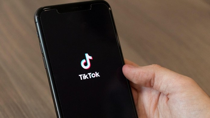 Česká matka v živom vysielaní na TikToku bila svoju ani nie ročnú dcéru (ilustračná snímka)