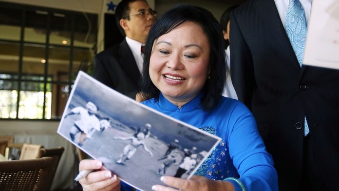 „Napalmové dievča“ z legendárnej fotografie, ktorá sa stala symbolom vojny vo Vietname, sa konečne zbavilo bolesti