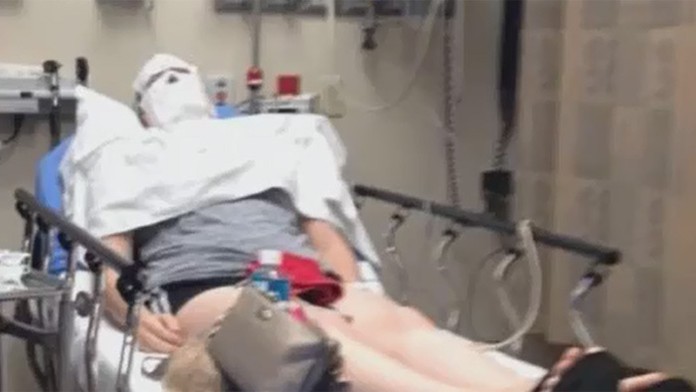 Žena sfukovala sviečku, tá vybuchla a popálila jej celú tvár.