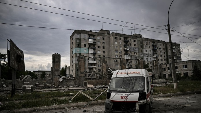 Ruskí vojaci dostali za úlohu ovládnuť Luhanskú oblasť do 26. júna. Ničia mesto za mestom