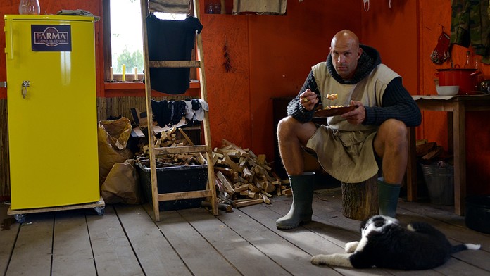 Zľava Scott Mayfield a Mathew Barzal z NY Islanders oslavujú gól proti Winnipegu.
