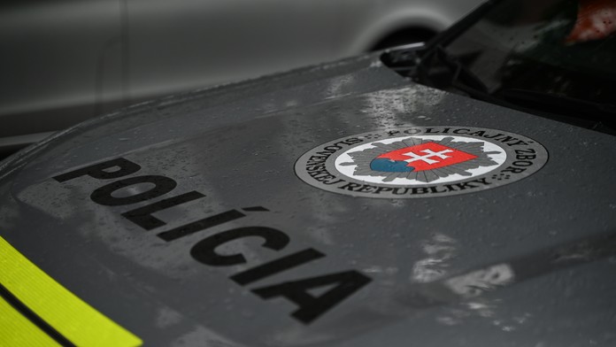 Kopali do neho, bili a škrtili ho. Po brutálnom útoku v Humennom zomrel v nemocnici 47-ročný muž