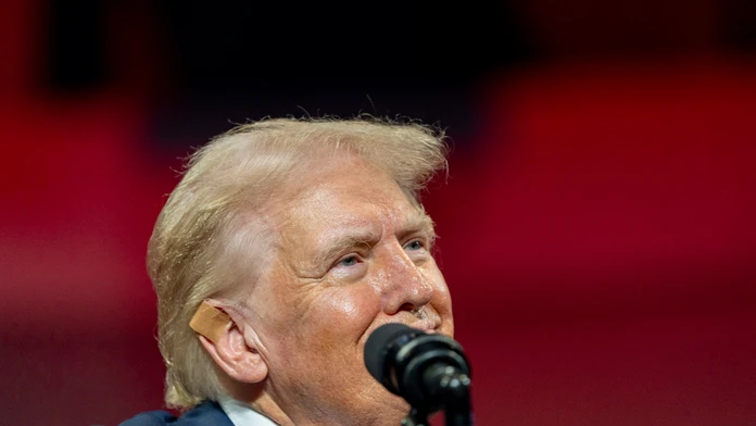 Donald Trump slovne zaútočil na Kamalu Harrisovú. Označil ju za radikálneho ľavicového blázna