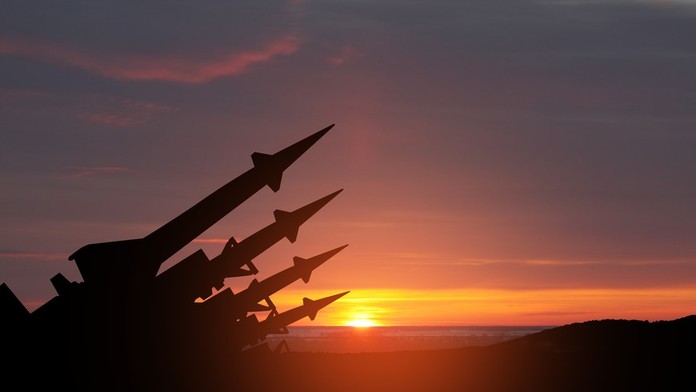 Kritika Západu ani ďalšie sankcie nezmenia plány Ruska umiestniť v Bielorusku jadrové zbrane, tvrdí Peskov