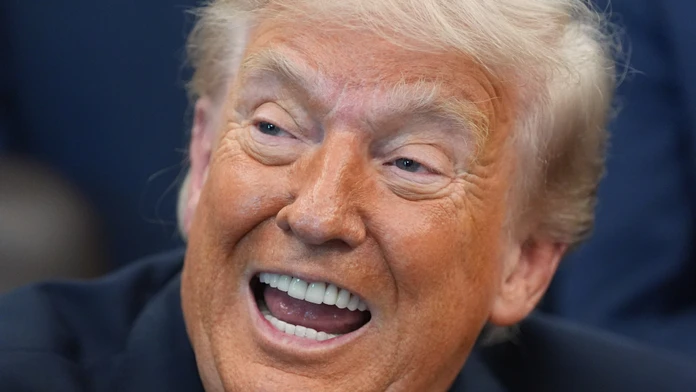 Iránu dochádza čas a mal by sa poponáhľať, inak z neho nič neostane, vyhráža sa opäť Trump