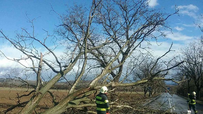 Zlá poveternostná situácia spôsobila problémy.