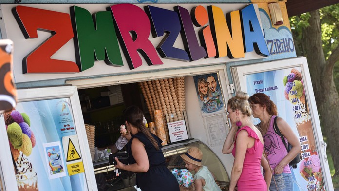 Zuzka sa mení na Amy Winehouse.